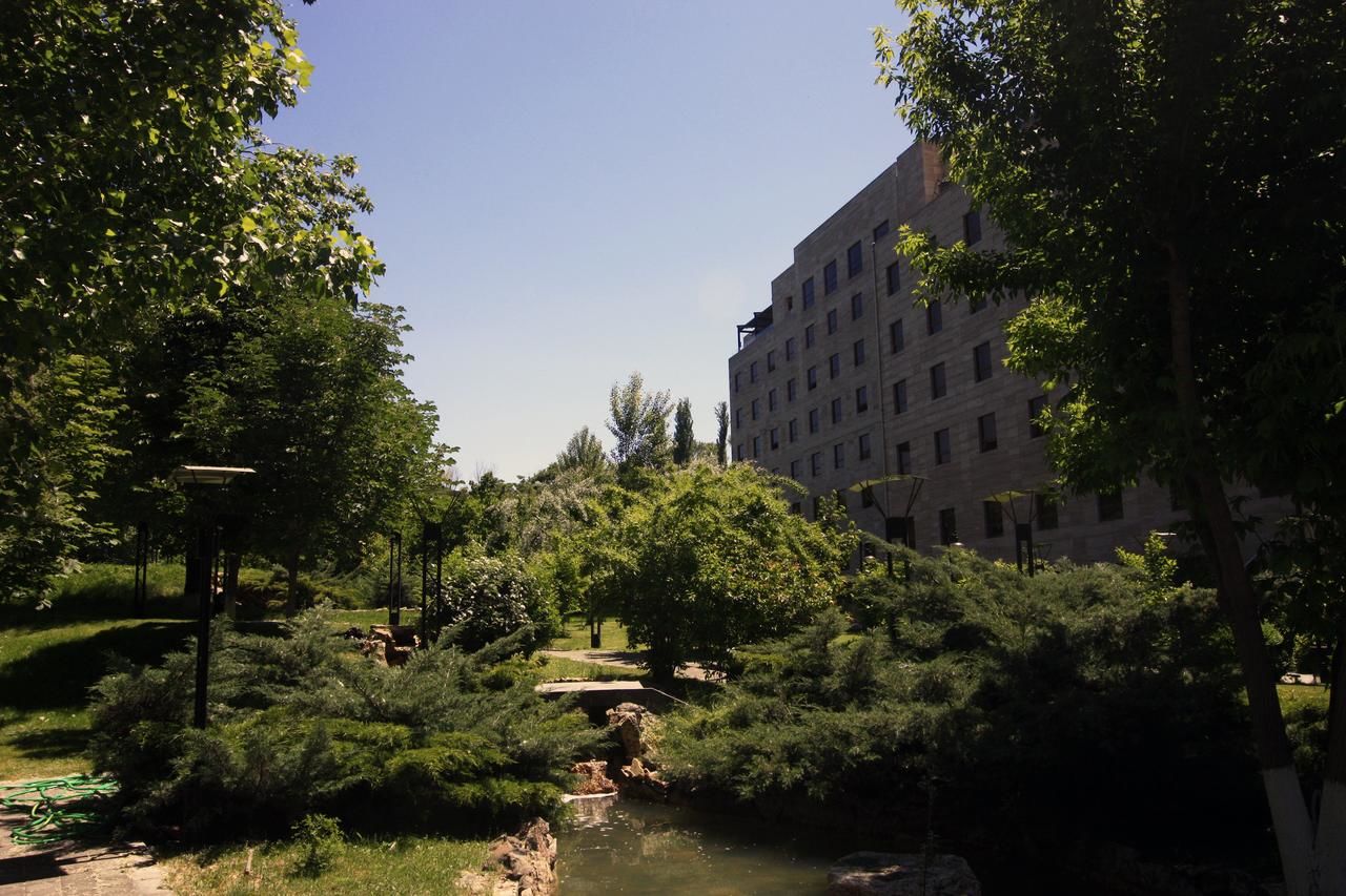 Отель Radisson BLU Hotel Yerevan Ереван-37