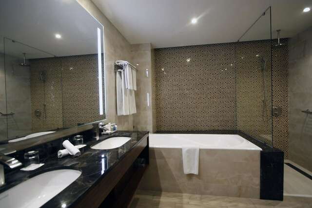 Отель Radisson BLU Hotel Yerevan Ереван-17